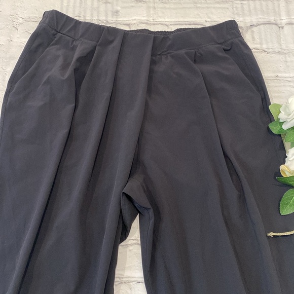 Lululemon & Go Keepsake Studio Jogger - Picture 5 of 16